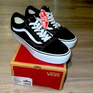 BNIB VANS OLD SKOOL PLATFORMS SIZE 10 women/8.5 men!